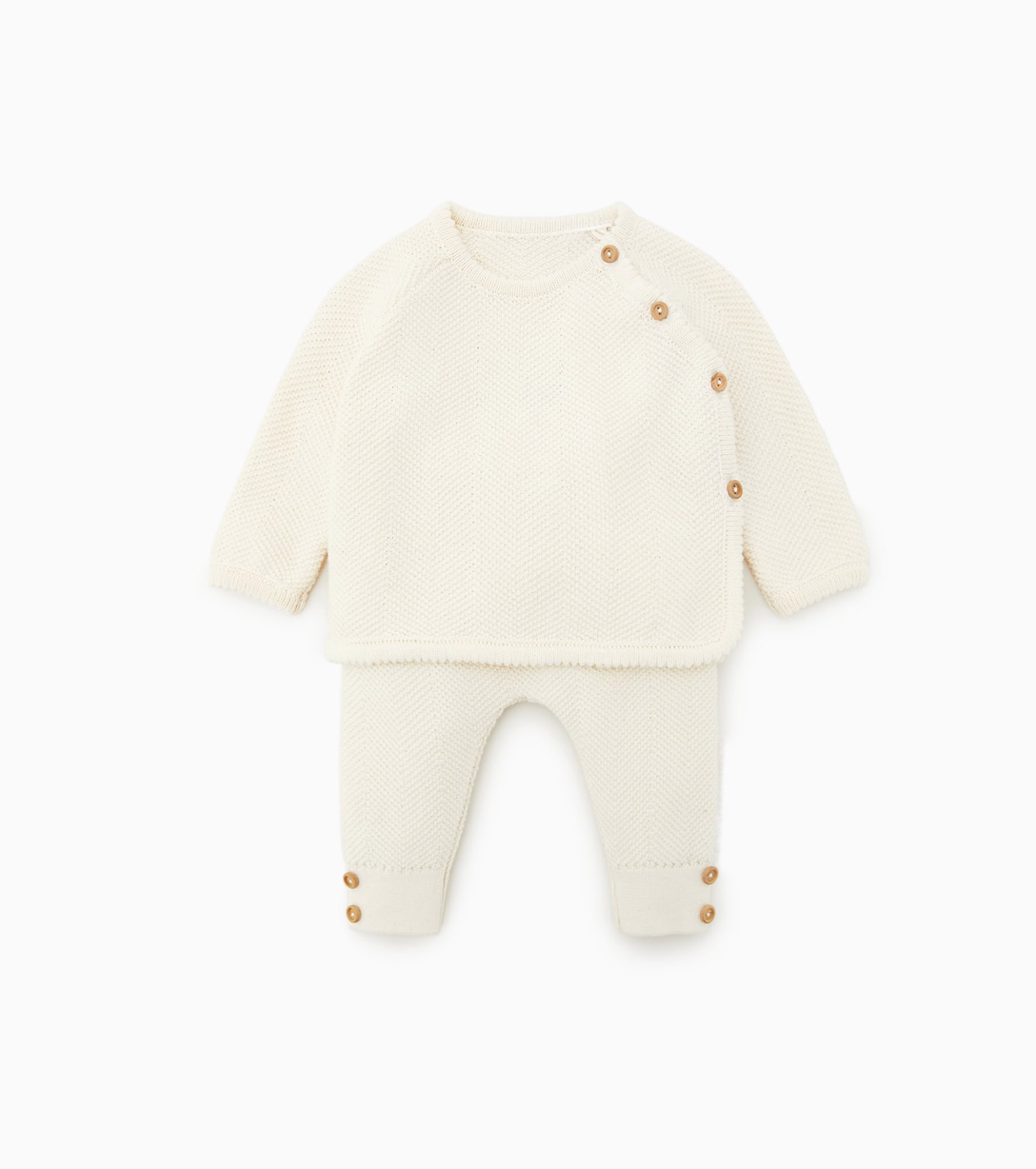 photo of a newborn outfit that would be perfect for family photos
